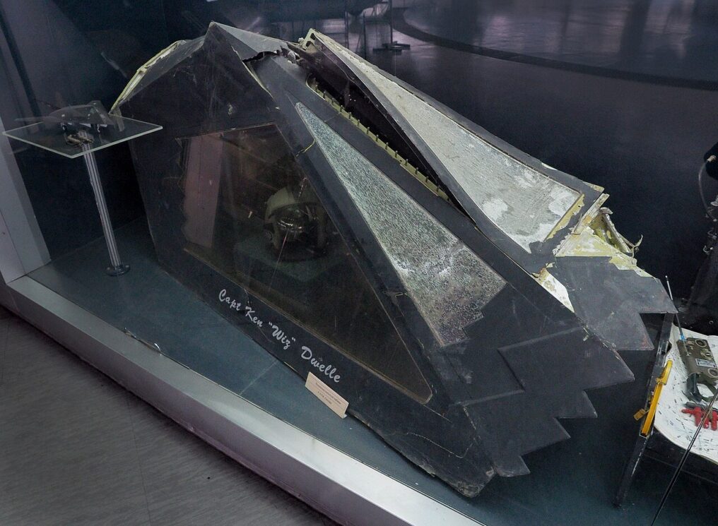 Фонарь сбитого F-117 в музее авиации в Белграде